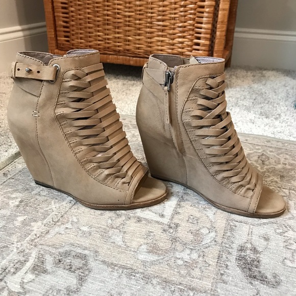 NWOT Dolce Vita Open Toe Booties - Picture 3 of 8